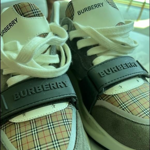 BURBERRY SHOES 8.5 - Picture 4 of 6